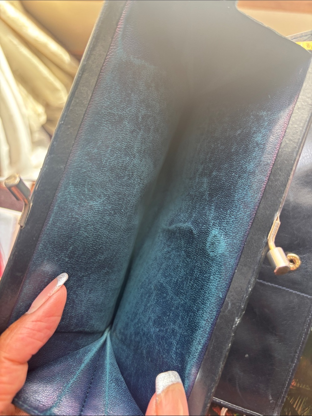 Pre loved Gucci Kisslock bi fold Monogram Wallet - Picture 5 of 7